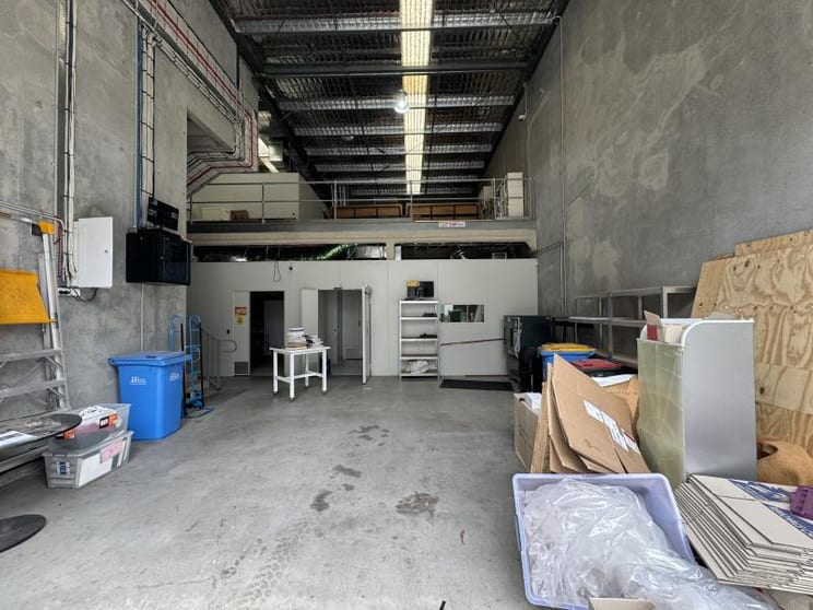 Click to view all images Unit 4/27 Rose Crescent Regents Park NSW 2143 - Image 2