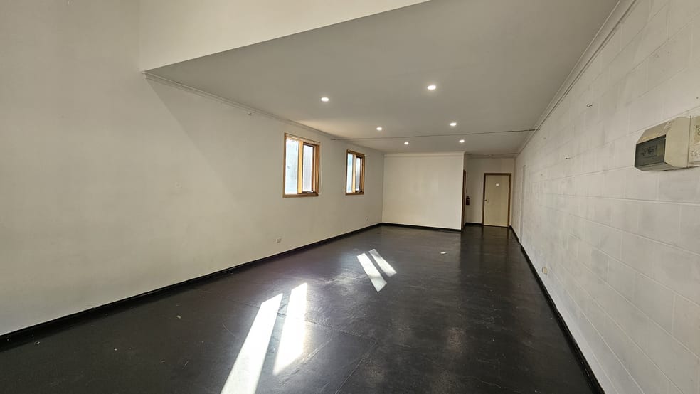 Click to view all images Shop 4/8 High Street Maldon VIC 3463 - Image 2