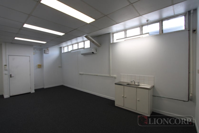 Click to view all images Stones Corner QLD 4120 - Image 3