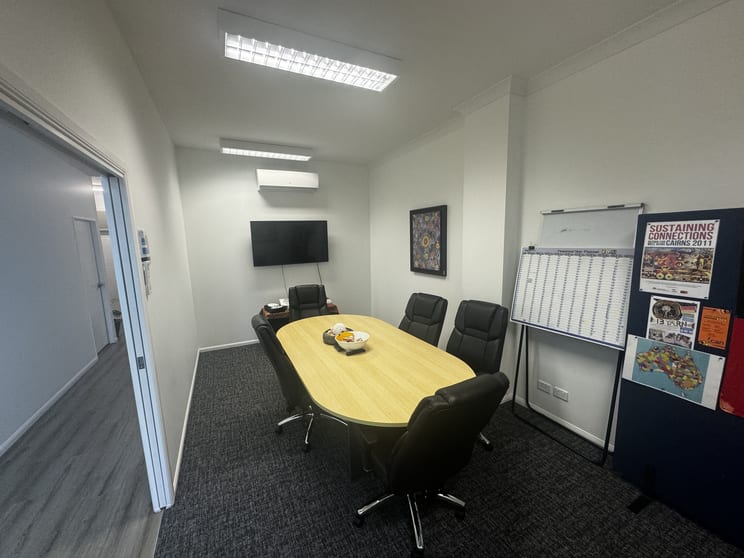 Click to view all images 1/214 Mulgrave Road Westcourt QLD 4870 - Image 3