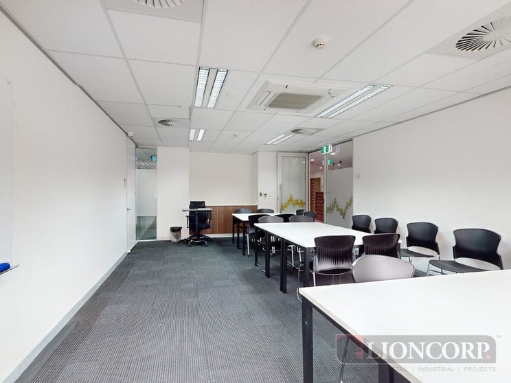 Click to view all images Spring Hill QLD 4000 - Image 2