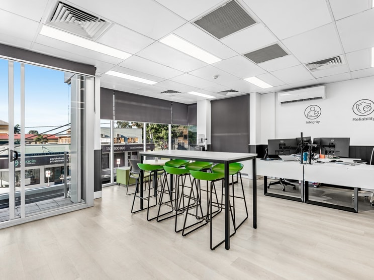 Click to view all images 1B/189 Cavendish Road Coorparoo QLD 4151 - Image 2