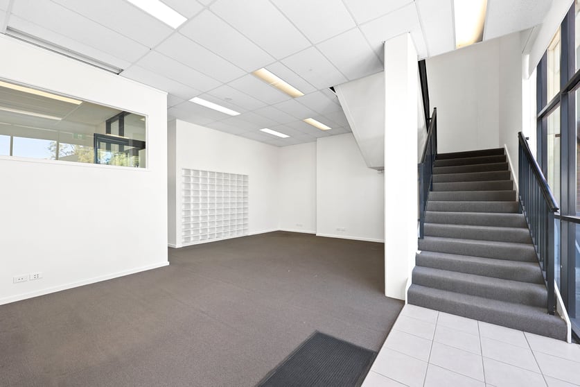 Click to view all images 34 Woodfield Boulevard Caringbah NSW 2229 - Image 3