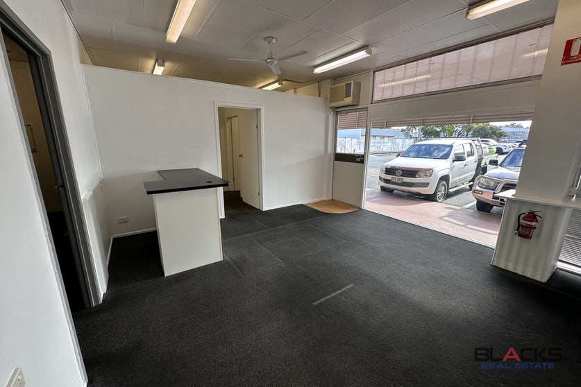 Click to view all images 6/106 Nebo Road West Mackay QLD 4740 - Image 2