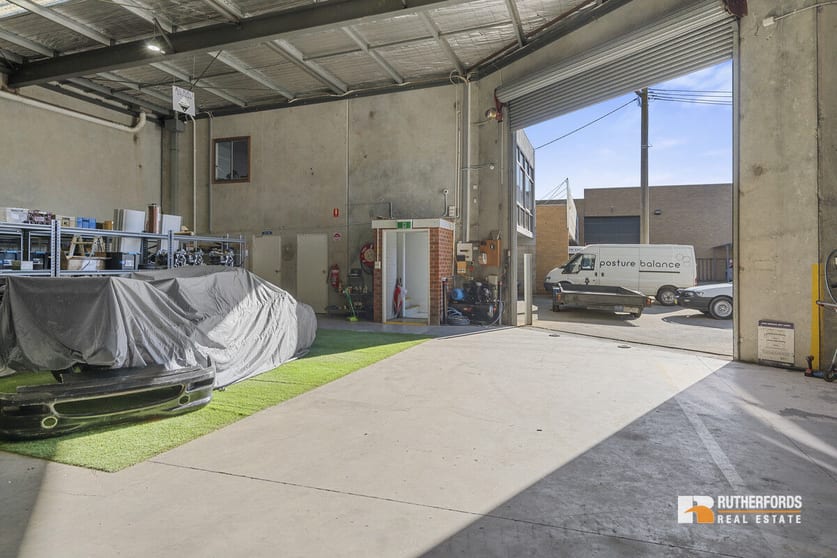 Click to view all images 7 Sabre Crescent Tullamarine VIC 3043 - Image 3
