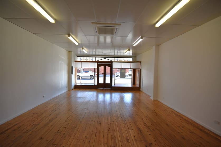 Click to view all images 558 Olive Street Albury NSW 2640 - Image 3
