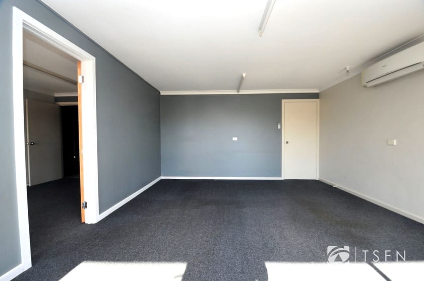 Click to view all images 215 Breen Street Golden Square VIC 3555 - Image 3