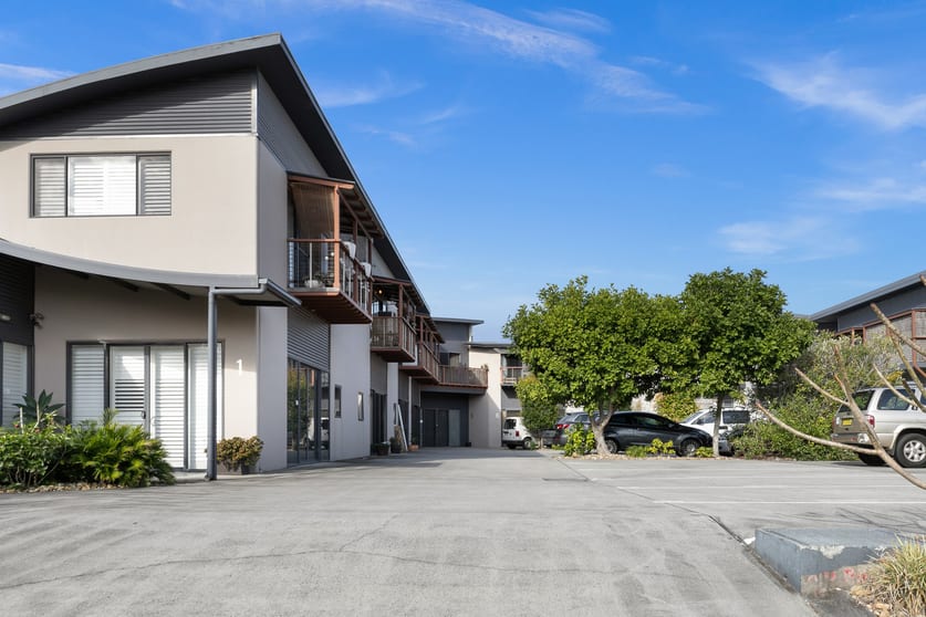 Click to view all images 2/69 Centennial Circuit Byron Bay NSW 2481 - Image 2