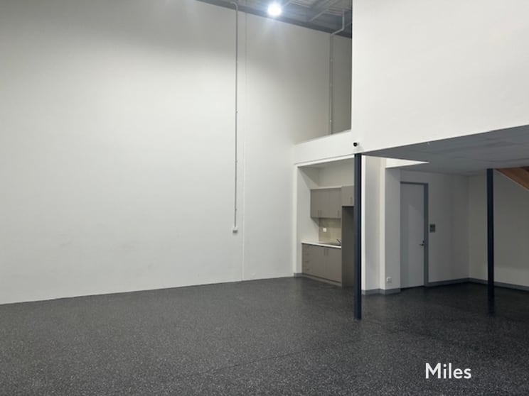 Click to view all images 5/130 Gateway Boulevard Epping VIC 3076 - Image 2