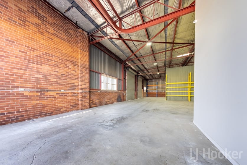 Click to view all images 7 Foster Street Queanbeyan East NSW 2620 - Image 3