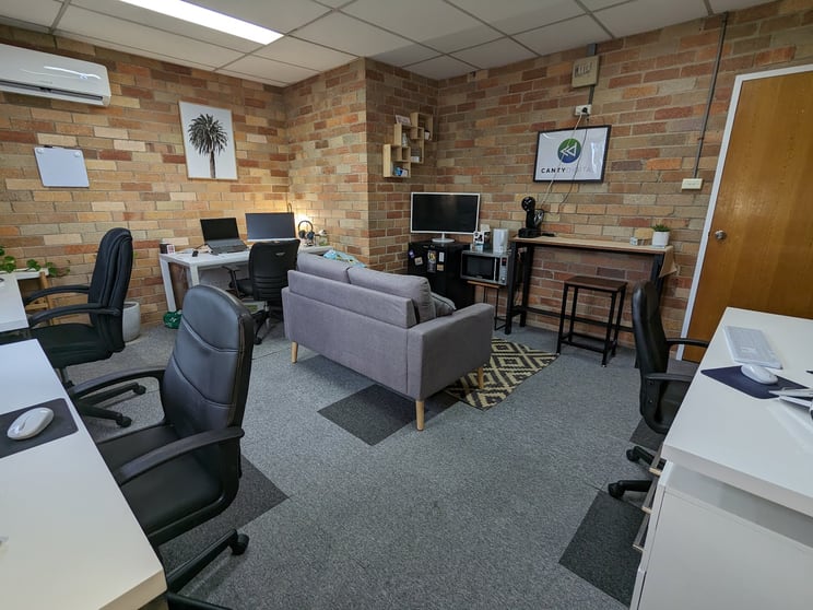 Click to view all images 4/53 Central Avenue Oak Flats NSW 2529 - Image 1