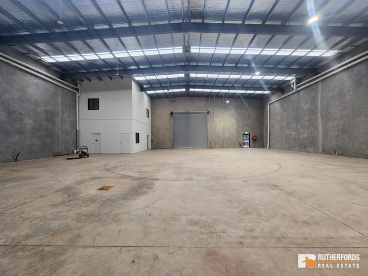 Click to view all images 1/33 Mogul Court Deer Park VIC 3023 - Image 3