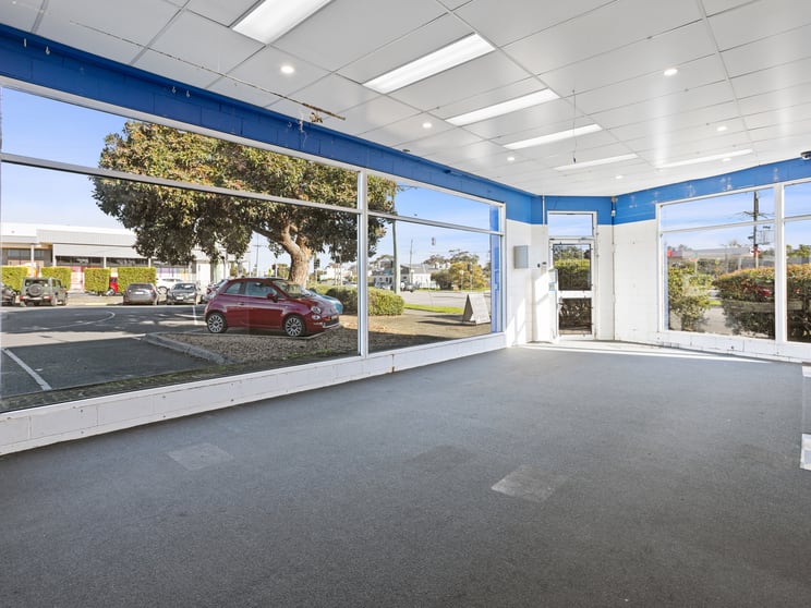 Click to view all images 9 Boneo Road Rosebud VIC 3939 - Image 2