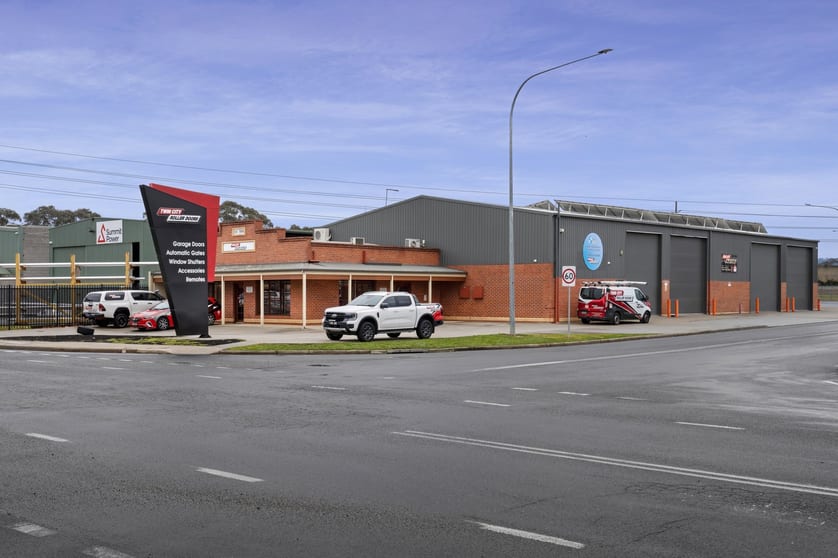 Click to view all images 132 Fallon Street North Albury NSW 2640 - Image 2