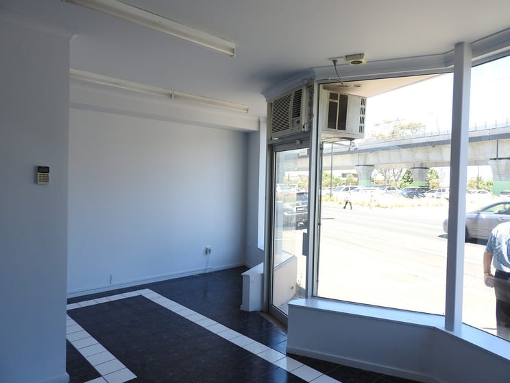 Click to view all images 1/502 Neerim Road Murrumbeena VIC 3163 - Image 2