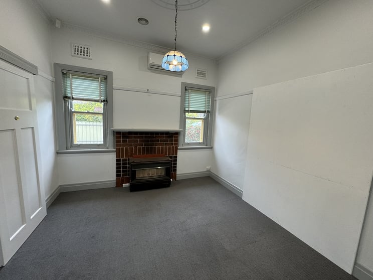 Click to view all images 31 Stanley Street Wodonga VIC 3690 - Image 2