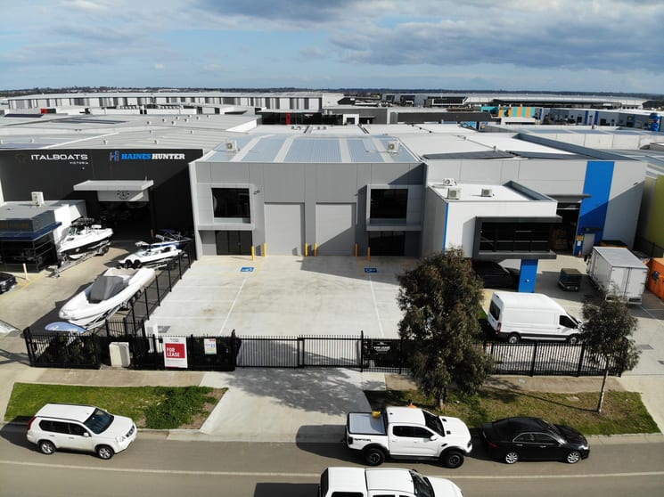 Click to view all images 58 Gwen Road Cranbourne West VIC 3977 - Image 2