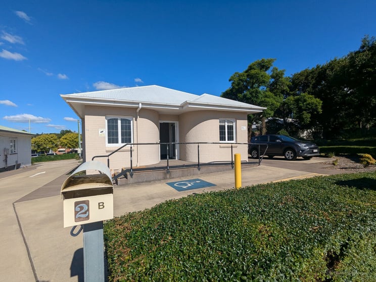 Click to view all images 2b Phillip Street East Toowoomba QLD 4350 - Image 1