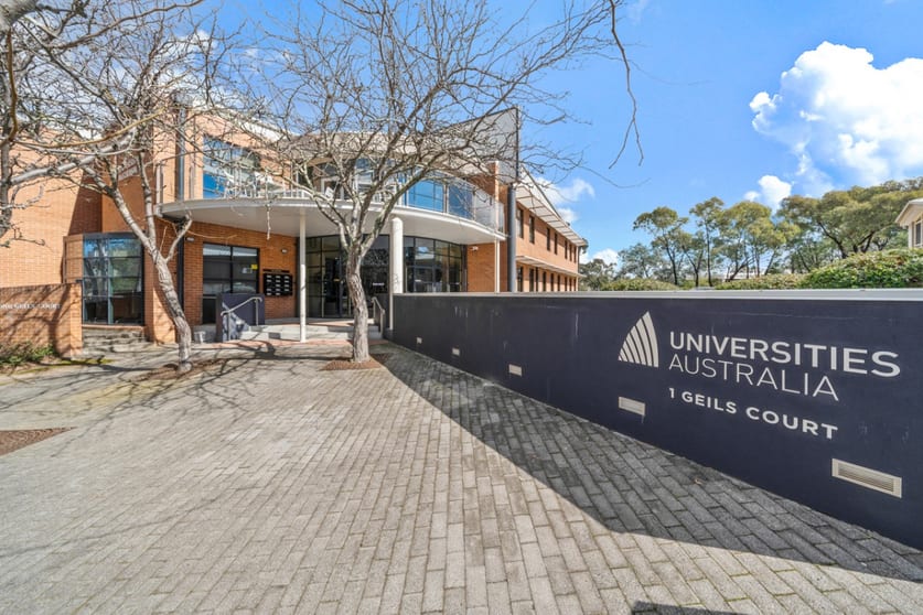 Click to view all images 1 Geils Court Deakin ACT 2600 - Image 2