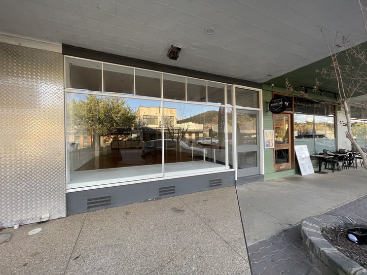 Click to view all images 53 Standish Street Myrtleford VIC 3737 - Image 2