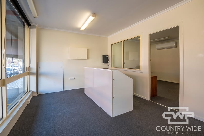 Click to view all images 5/120 Wentworth Street Glen Innes NSW 2370 - Image 2