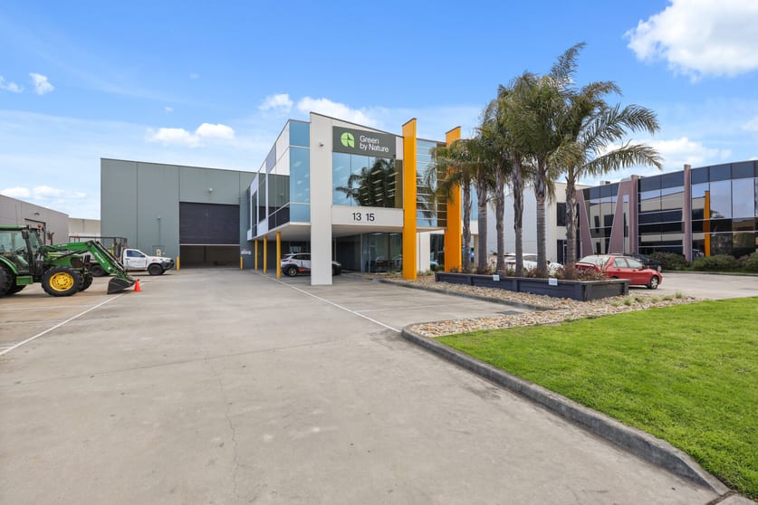 Click to view all images 13-15 Endeavour Way Braeside VIC 3195 - Image 3