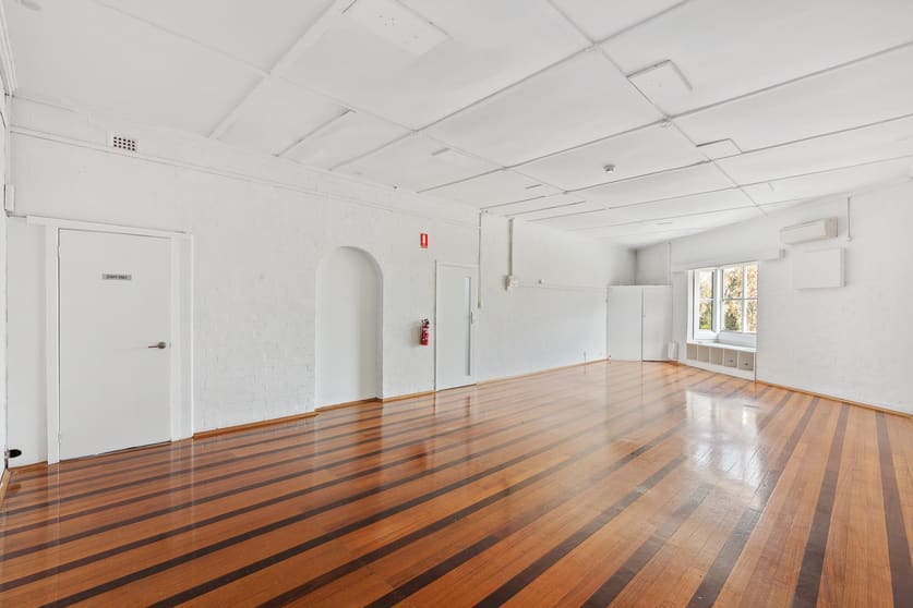 Click to view all images 1C Service Street Hampton VIC 3188 - Image 3