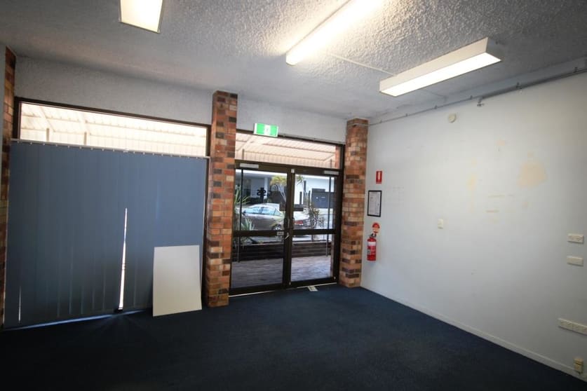 Click to view all images 1/6 East Street Rockhampton City QLD 4700 - Image 3