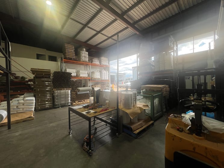 Click to view all images Unit 4/31 Boyland Ave Coopers Plains QLD 4108 - Image 3