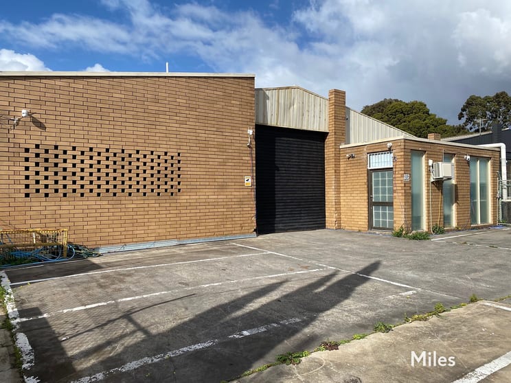 Click to view all images 16 Milne Street Thomastown VIC 3074 - Image 2
