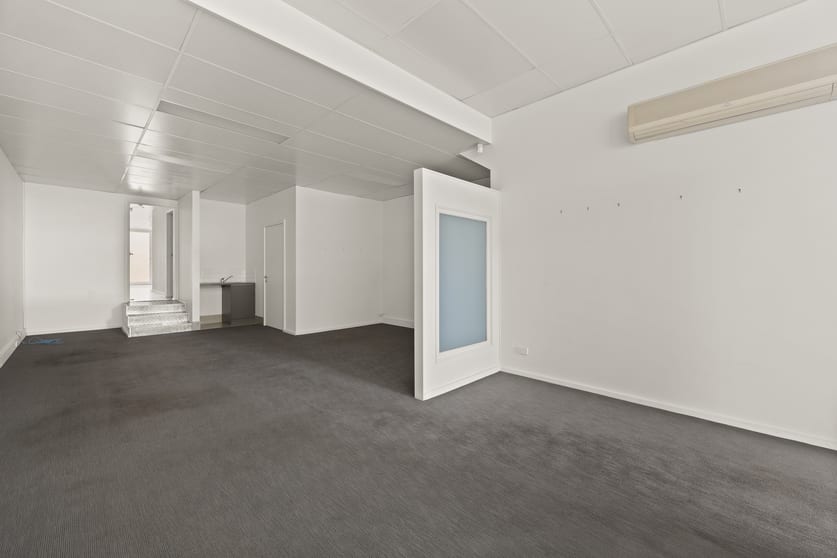 Click to view all images 325 Koornang Road Carnegie VIC 3163 - Image 3