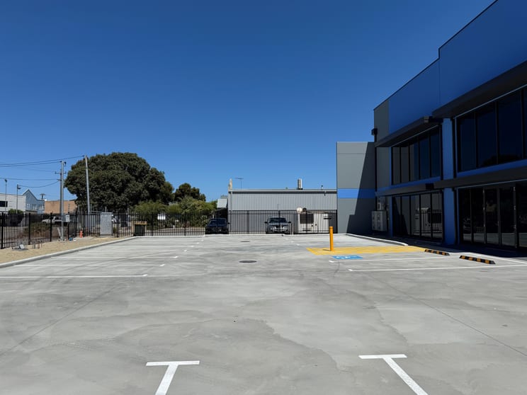 Click to view all images 9 Denninup Way Malaga WA 6090 - Image 3