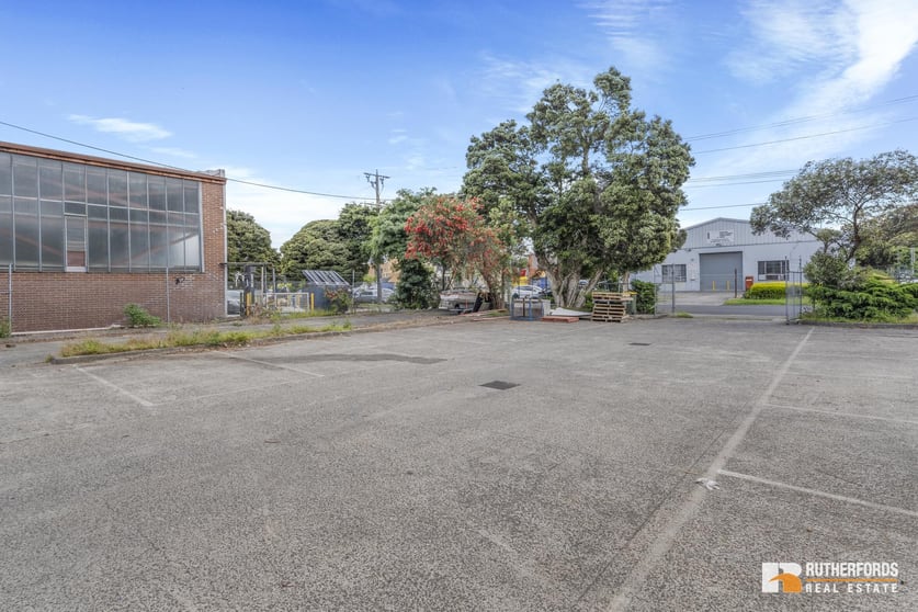 Click to view all images 35 Temple Drive Thomastown VIC 3074 - Image 2