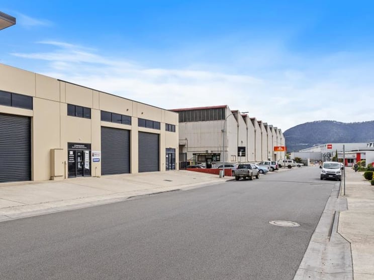 Click to view all images Unit 2/9 Farley Street Glenorchy TAS 7010 - Image 3