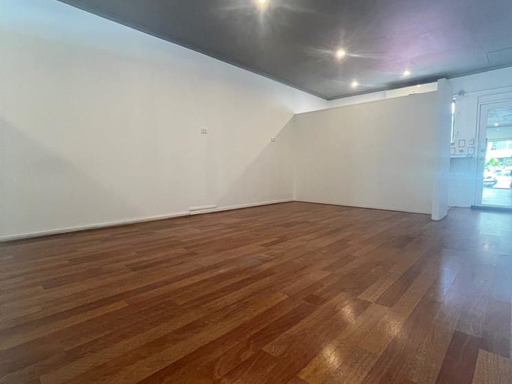 Click to view all images 2/145-147 Lake Street Cairns City QLD 4870 - Image 1