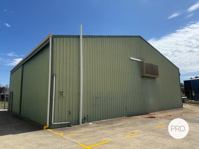 Click to view all images 2/986 Carcoola Street North Albury NSW 2640 - Image 2
