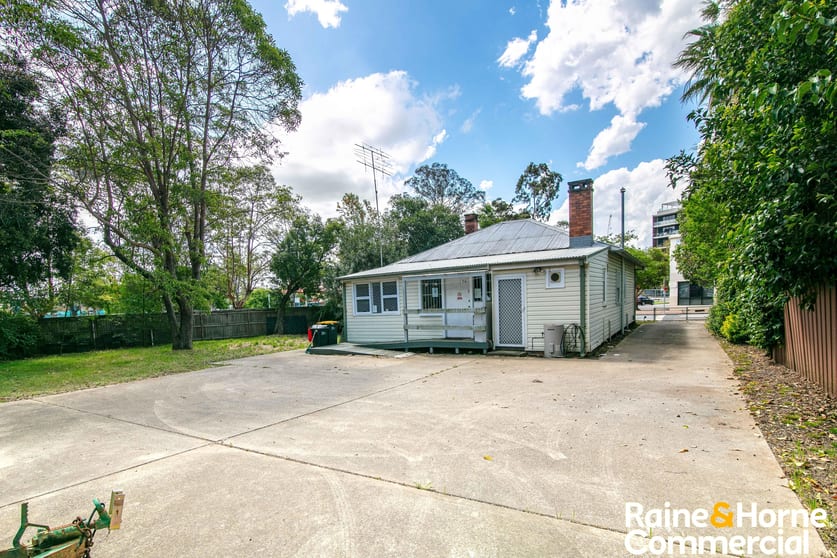 Click to view all images 166 Lethbridge Street Penrith NSW 2750 - Image 2