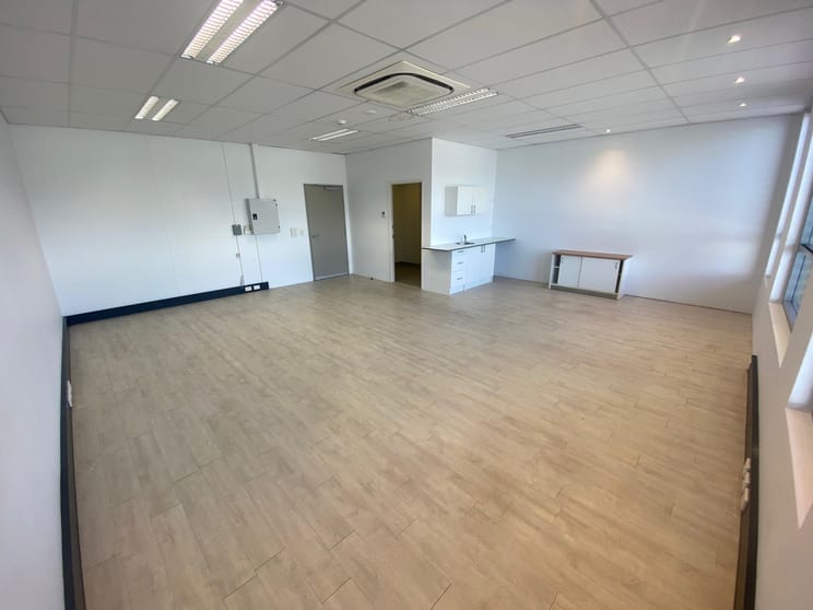 Click to view all images 27/210 Queen Victoria Street North Fremantle WA 6159 - Image 3