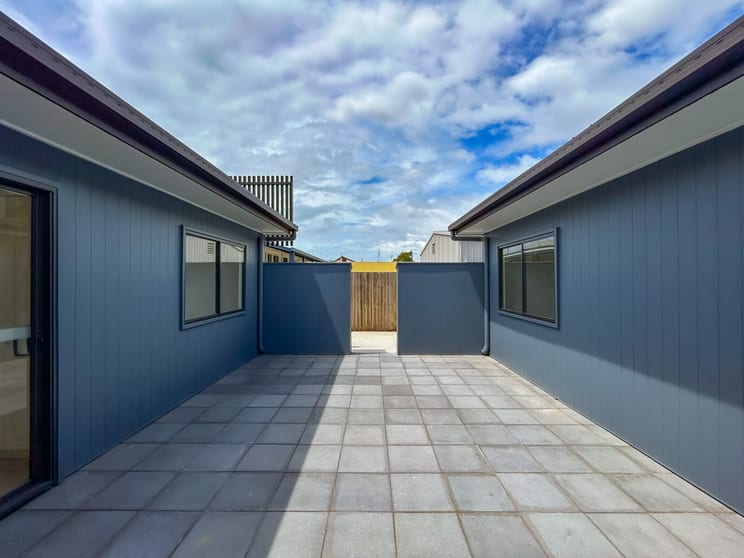 Click to view all images 94 Nicklin Way Warana QLD 4575 - Image 3