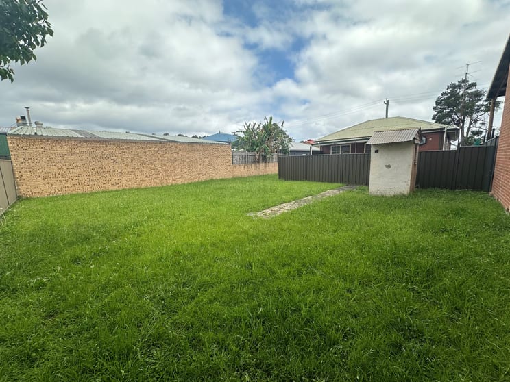 Click to view all images 18 Jardine Street Fairy Meadow NSW 2519 - Image 2