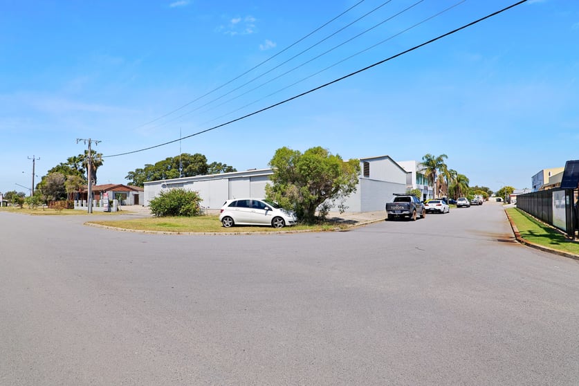 Click to view all images 25 Renou Street Queens Park WA 6107 - Image 3