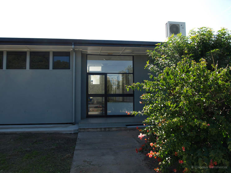 Click to view all images 35 McDowall Street Roma QLD 4455 - Image 3