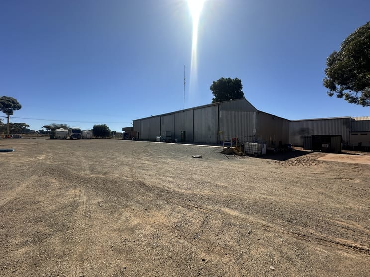 Click to view all images 17 Hunter Street West Kalgoorlie WA 6430 - Image 3
