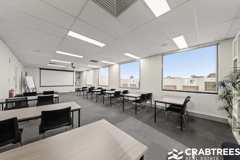 Click to view all images 2a/14 Lionel Road Mount Waverley VIC 3149 - Image 3