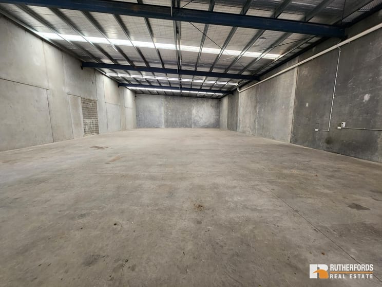 Click to view all images 2/1 Desire Place Hoppers Crossing VIC 3029 - Image 3