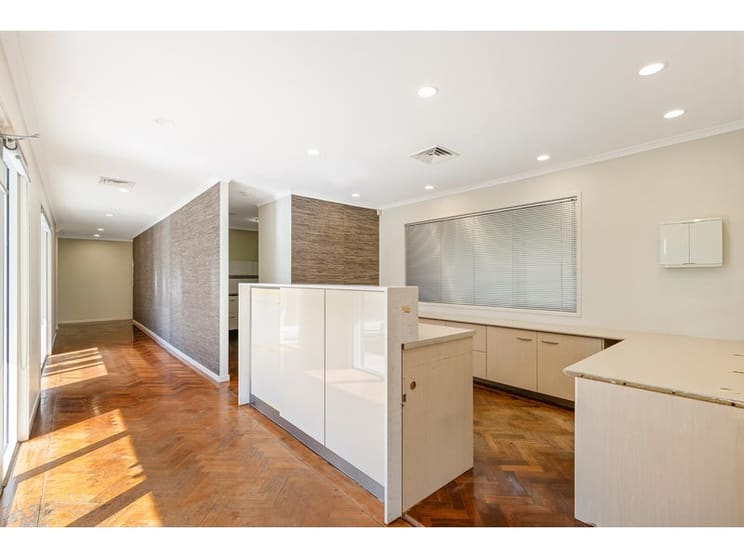 Click to view all images 8 Nerang Street Nerang QLD 4211 - Image 3
