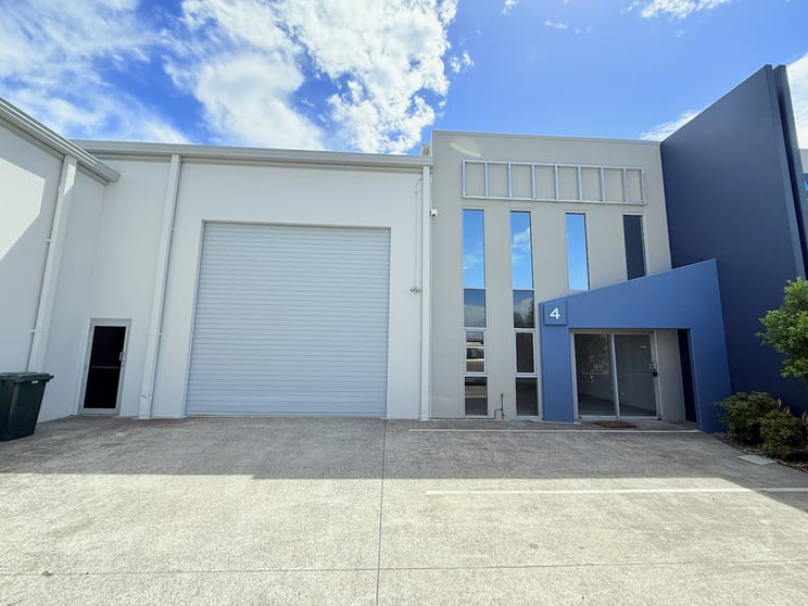 Click to view all images Unit 4/7 McPhail Road Coomera QLD 4209 - Image 1