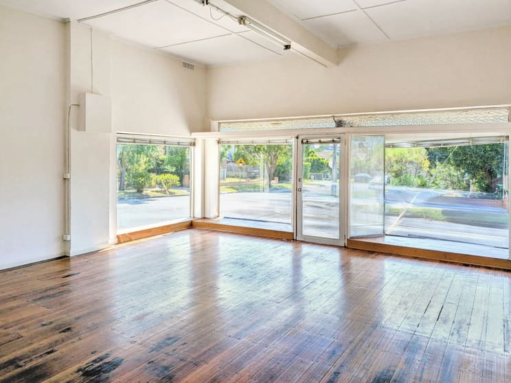 Click to view all images 15 Comas Grove Thornbury VIC 3071 - Image 2