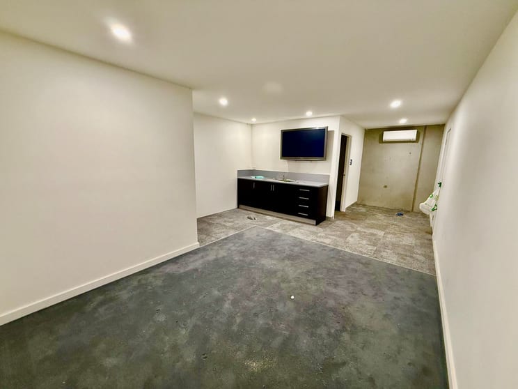 Click to view all images 21/158 Chesterville Road Cheltenham VIC 3192 - Image 2
