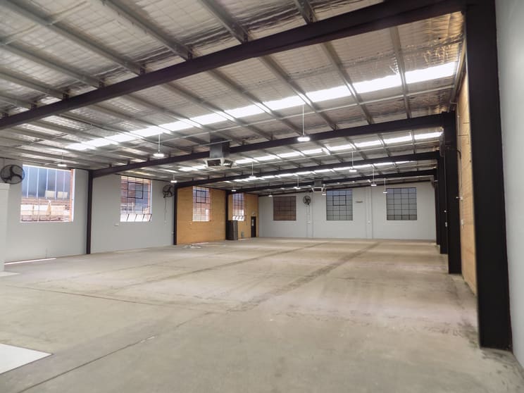 Click to view all images 8 Remont Court Cheltenham VIC 3192 - Image 3